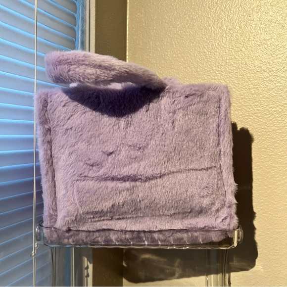 New Unused Labubu Purple Furry tote bag - Picture 2 of 4